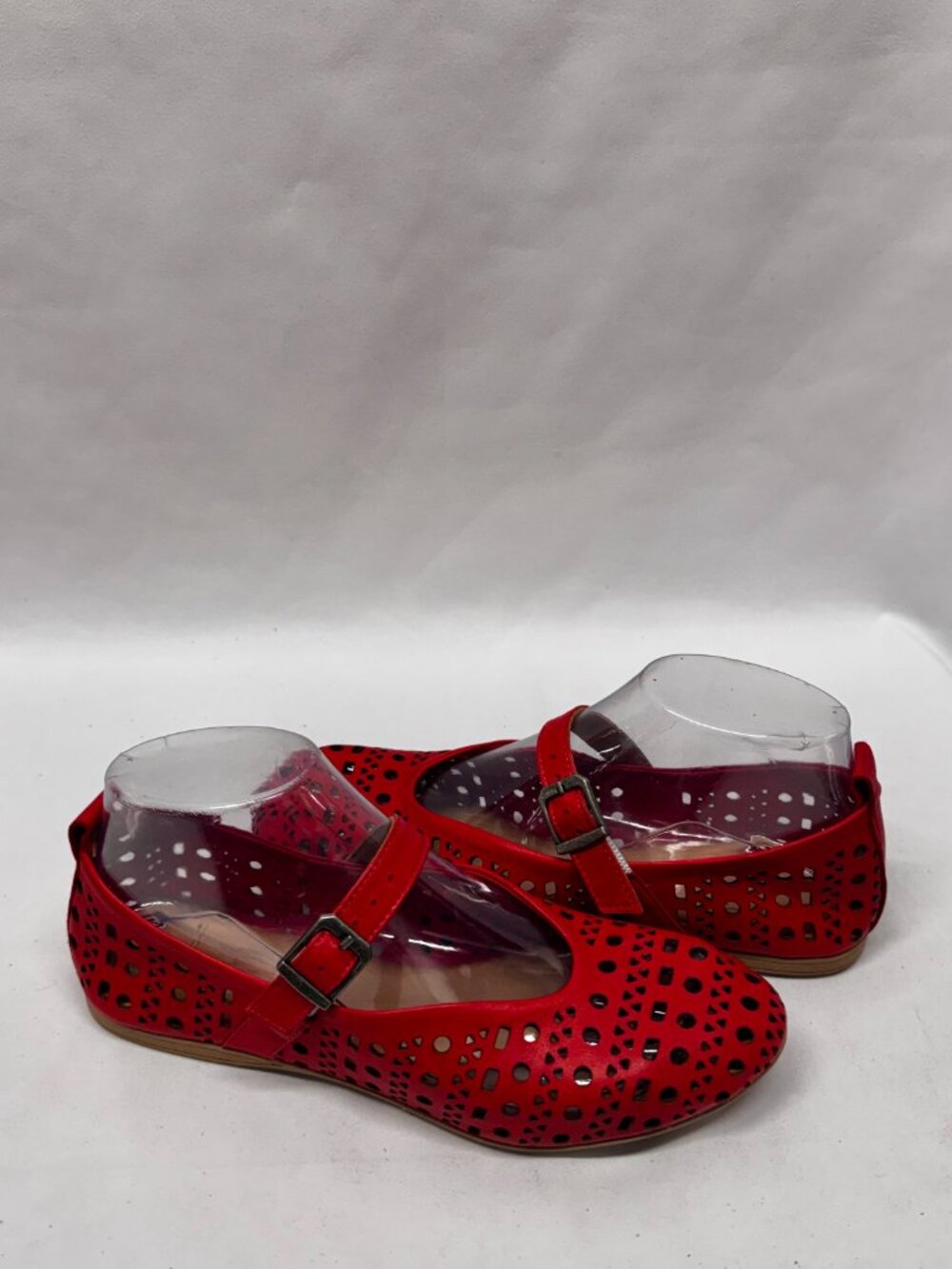 MIZ MOOZ KASS WOMEN'S PERFORETED LEATHER FLATS RED 37EU / 7US # T- 224